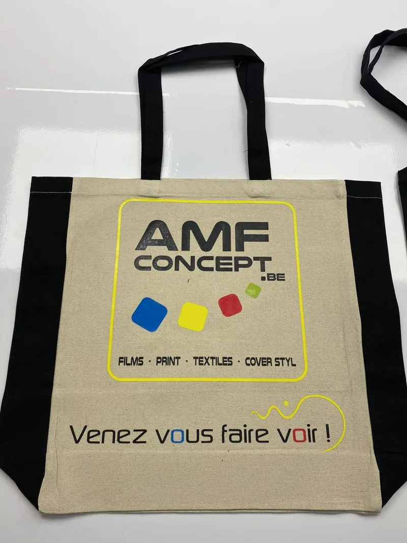 Sac en toile écru imprimé aux couleurs et au logo d'AMF Concept.